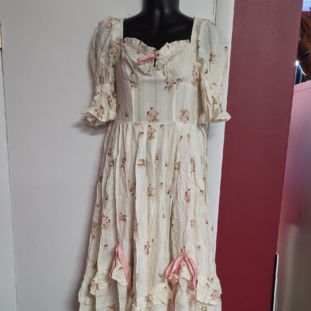 Chic Long Sleeve Floral Dress in Cream and Pink